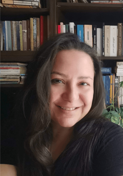 Ayşe Tokkuş Bayar dans sa bibliothèque