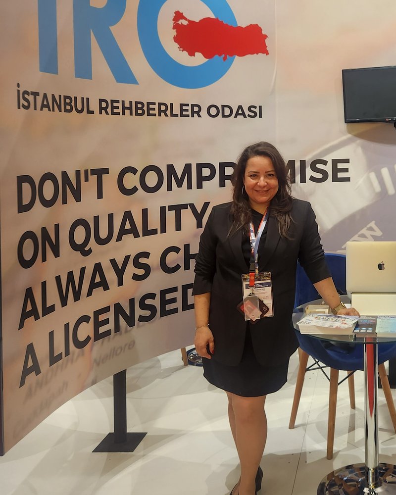 Ayşe au stand de la Chambre des Guides d'Istanbul (IRO)